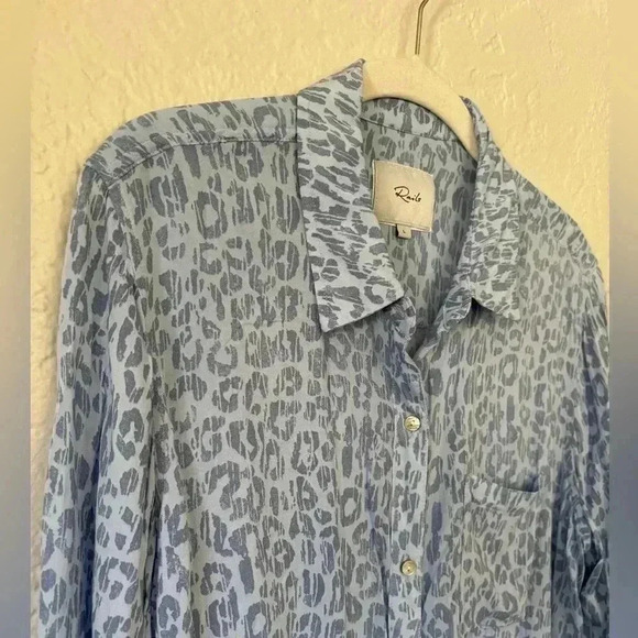 Rails Josephine Blue Batik cheetah print long sleeve button front blouse - Picture 4 of 15